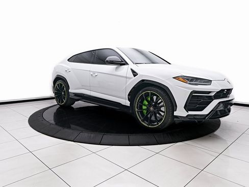 Used 2022 Lamborghini Urus image 16