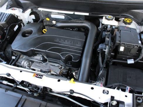 Used 2024 GMC Terrain AT4 image 27