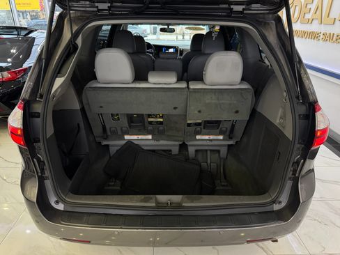 Used 2016 Toyota Sienna XLE Premium w/ Outdoor Package FWD image 27