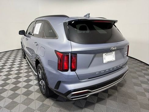 Used 2021 Kia Sorento EX w/ Panoramic Sunroof Package image 4