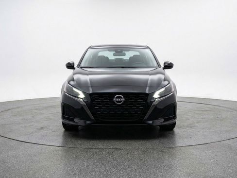 Used 2025 Nissan Altima 2.5 SV image 2