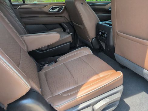 Used 2024 Chevrolet Suburban High Country AWD/4WD image 30