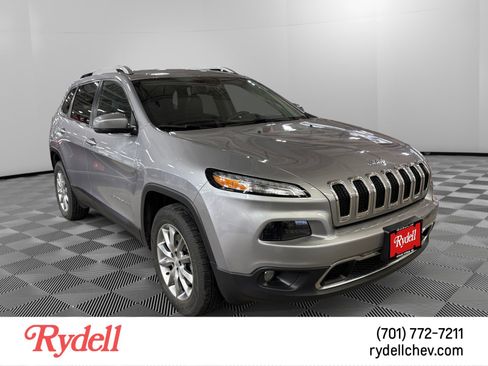 Used 2018 Jeep Cherokee Limited w/ Trailer Tow Group AWD/4WD image 4