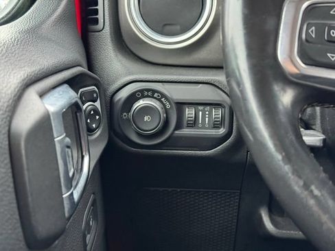 Used 2018 Jeep Wrangler Unlimited Sahara w/ Cold Weather Group AWD/4WD image 29
