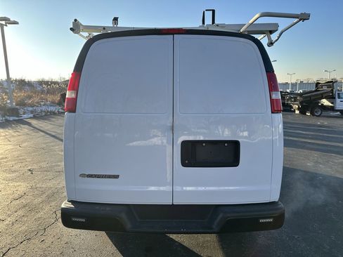 Used 2020 Chevrolet Express 2500 image 22