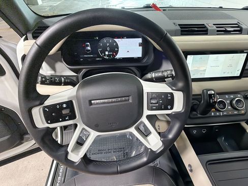 Used 2024 Land Rover Defender 110 X-Dynamic SE AWD/4WD image 39