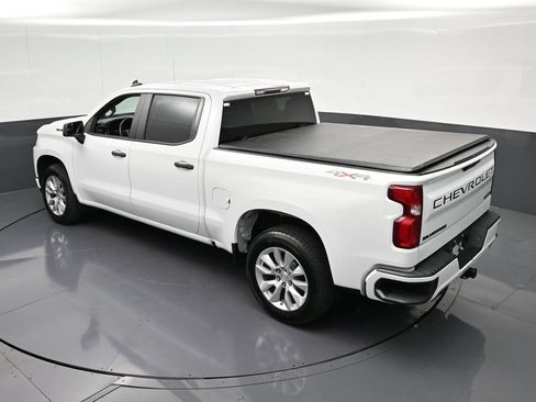 Used 2020 Chevrolet Silverado 1500 Custom w/ Custom Value Package AWD/4WD image 16