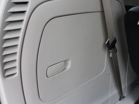 Used 2024 Chrysler Pacifica Select image 63