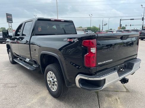 Used 2025 Chevrolet Silverado 2500 LT w/ Convenience Package AWD/4WD image 5