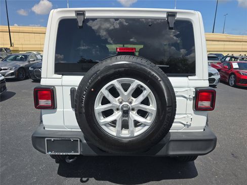 Used 2023 Jeep Wrangler Unlimited Sport w/ Sun And Sound Package AWD/4WD image 4