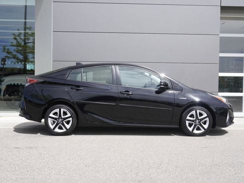 Used 2017 Toyota Prius Four Touring w/ Premium Convenience Package FWD image 7