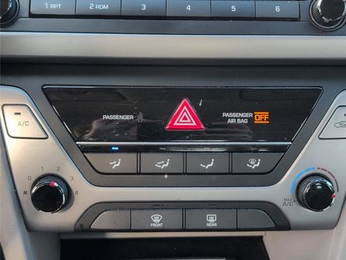 Used 2017 Hyundai Elantra SE image 15