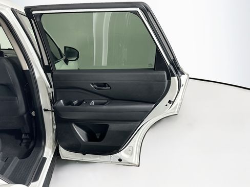 Used 2025 Nissan Pathfinder SV FWD image 31