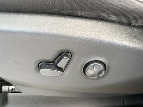 Used 2020 Chrysler Pacifica Touring image 14