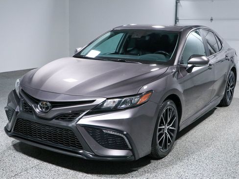Used 2022 Toyota Camry SE FWD image 29