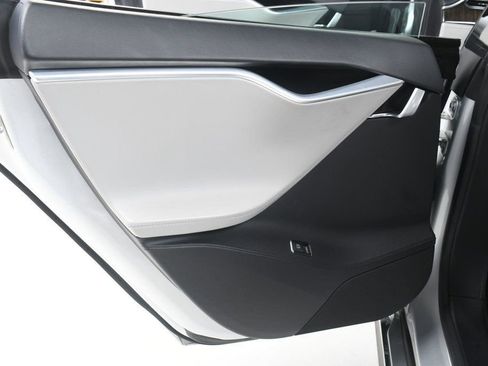 Used 2013 Tesla Model S image 24