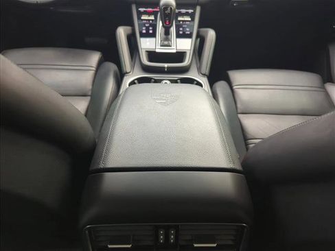 Used 2022 Porsche Cayenne Platinum Edition AWD/4WD image 16