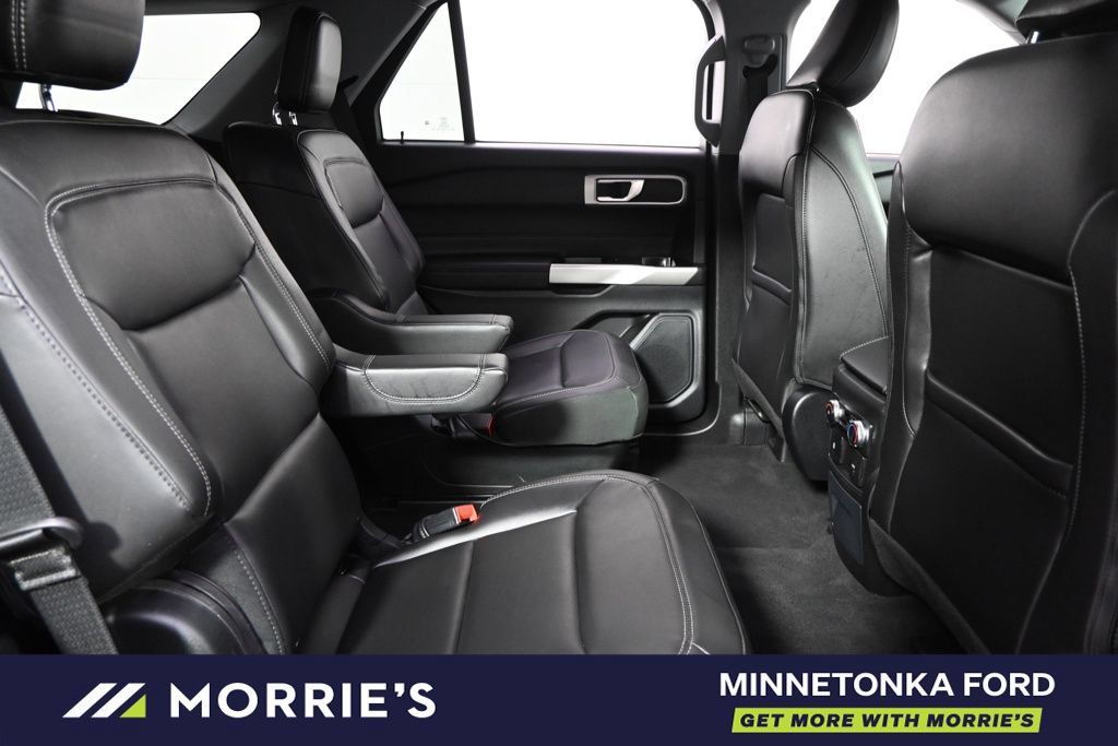 Used 2023 Ford Explorer XLT w/ Equipment Group 202A AWD/4WD image 18