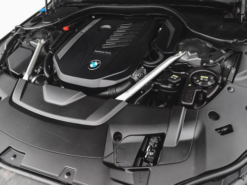 Used 2022 BMW 740i xDrive w/ M Sport Package image 41