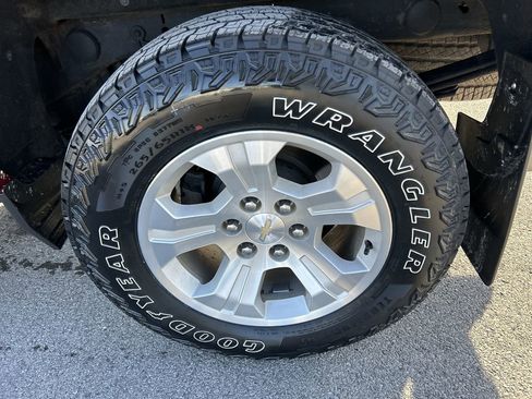 Used 2018 Chevrolet Silverado 1500 LT w/ All Star Edition image 10