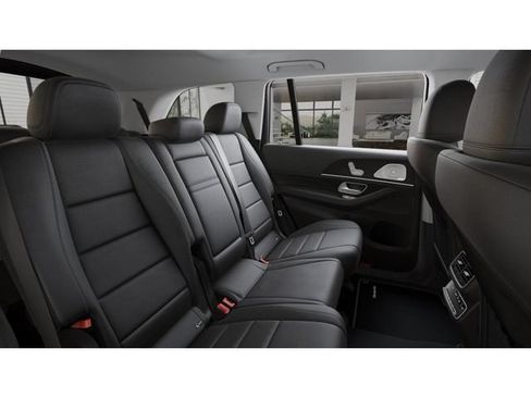 Used 2026 Mercedes-Benz GLS 450 4MATIC image 5