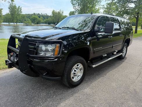 Used 2012 Chevrolet Suburban 2500 LS w/ Convenience Package 1 AWD/4WD image 3