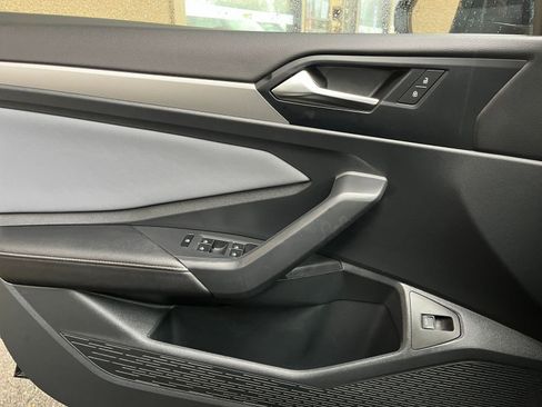 Used 2025 Volkswagen Jetta SE image 20