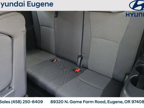 Used 2024 Toyota Highlander LE FWD image 20