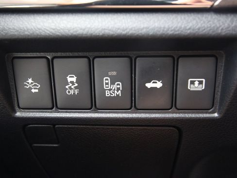 Used 2018 Toyota Avalon Limited w/ All Weather Liner Package FWD image 22