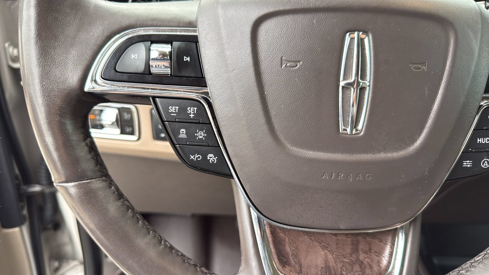 Used 2023 Lincoln Navigator L Reserve AWD/4WD image 16