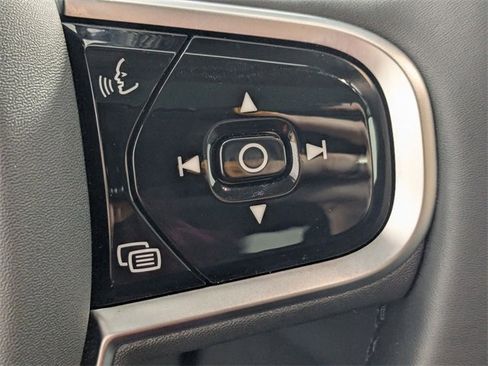 Used 2025 Volvo XC60 B5 Plus image 17