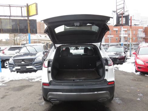 Used 2019 Jeep Cherokee Limited image 23