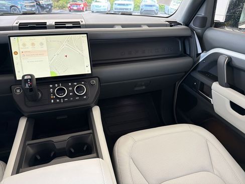 New 2026 Land Rover Defender 110 X-Dynamic SE image 29