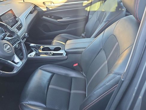 Used 2024 Nissan Altima 2.5 SR image 3