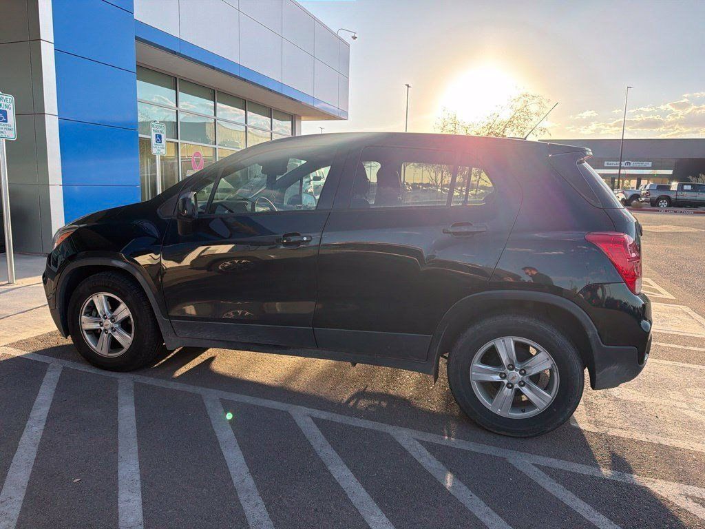 Used 2020 Chevrolet Trax LS w/ Tint and Cruise Package FWD image 2