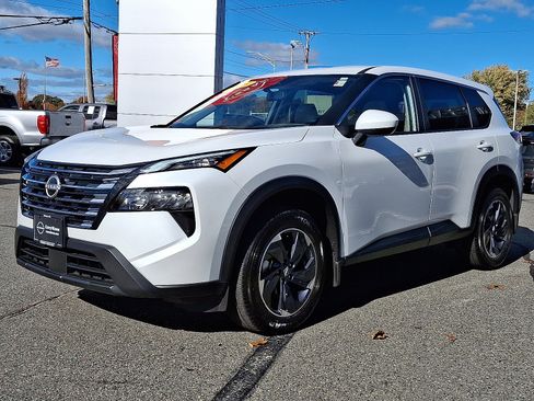 Certified 2025 Nissan Rogue SV image 3