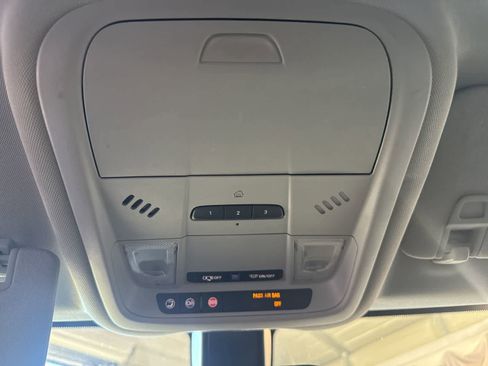 Used 2018 Chevrolet Equinox Premier image 27