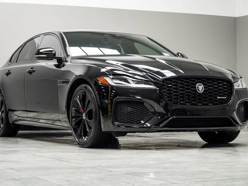 Used 2024 Jaguar XF R-Dynamic SE image 4