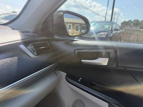 Used 2012 Toyota Camry LE FWD image 20