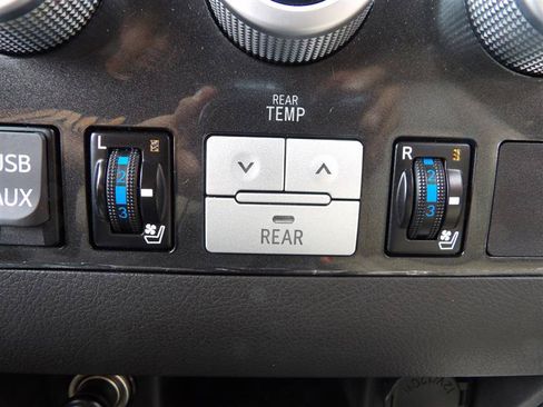 Used 2010 Toyota Sequoia Platinum AWD/4WD image 23