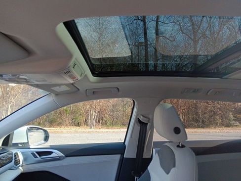 New 2025 Volkswagen Taos SE image 20