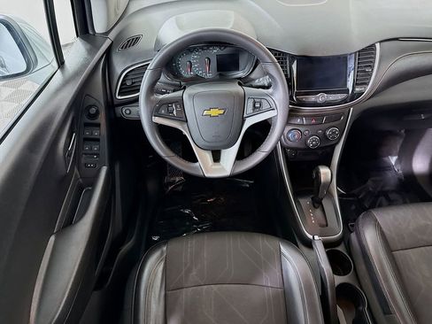 Used 2020 Chevrolet Trax LT w/ LT Convenience Package image 3