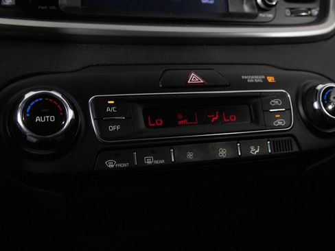 Used 2019 Kia Sorento LX image 23