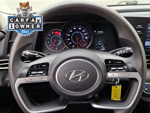 Used 2021 Hyundai Elantra SE FWD image 19