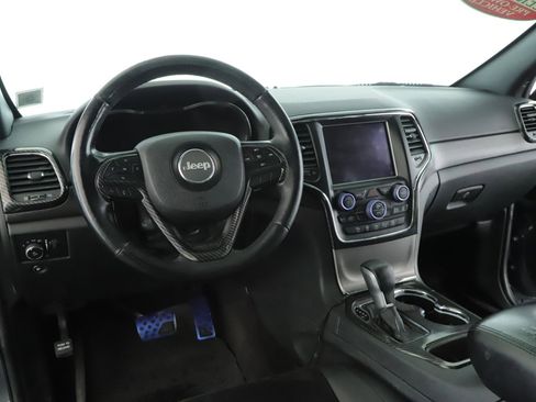 Used 2018 Jeep Grand Cherokee Altitude image 2