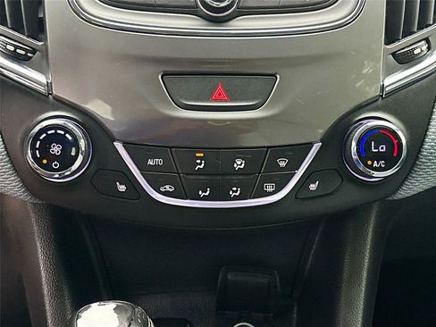 Used 2019 Chevrolet Cruze LT w/ Convenience Package FWD image 15