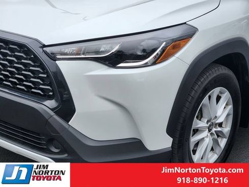 Used 2024 Toyota Corolla Cross LE FWD image 10