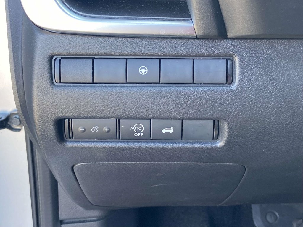 Used 2025 Nissan Rogue SV AWD/4WD image 23