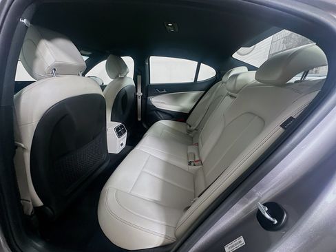 Used 2025 Genesis G70 2.5T RWD image 27