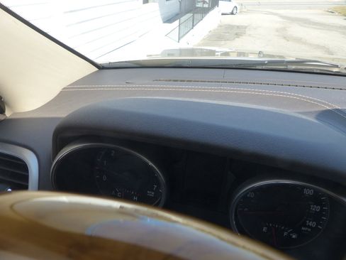 Used 2011 Jeep Grand Cherokee Overland w/ Trailer Tow Group image 29